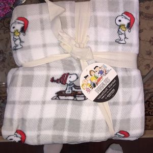 Peanuts Snoopy VelvetSoft Throw by Berkshire 60”x90” New with Tags